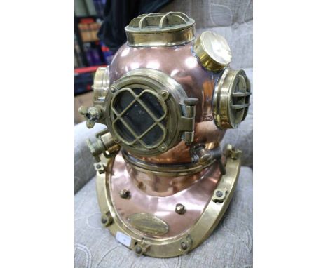 REPLICA US NAVY DIVERS HELMET
in copper and brass, with pipe fittings, 42cm high