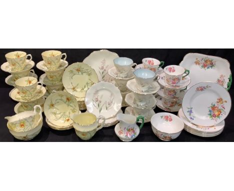 A Crown Staffordshire daffodil pattern tea service for eight comprising cream jugs, sugar bowl, side plates, cups and saucers