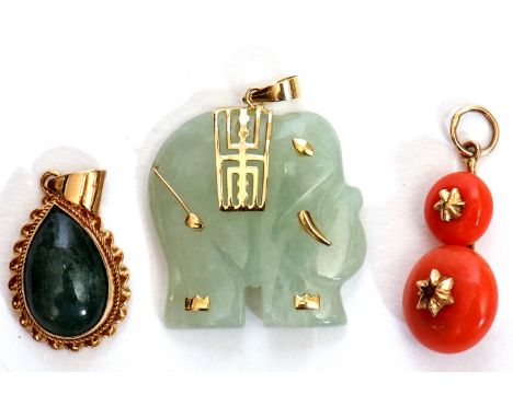 Mixed Lot: modern celadon jade elephant pendant with yellow metal detail with bale stamped 9k, 2.5 x 2.5cm, a vintage graduat