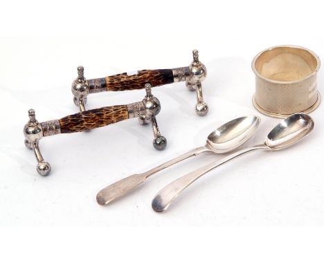 Mixed Lot: single engine turned serviette ring, Birmingham 1949, a Victorian tea spoon, a Georgian Old English mustard spoon 