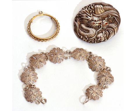 Mixed Lot: low grade yellow metal frame pendant (for a sovereign), a white metal filigree bracelet together with an unusual w
