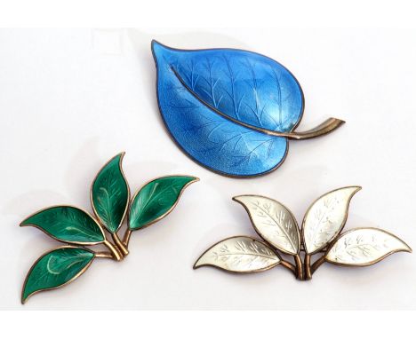 Mixed Lot: two vintage brooches by David Andersen of Norway, one green, the other white enamel guilloche, both stamped D.A 92