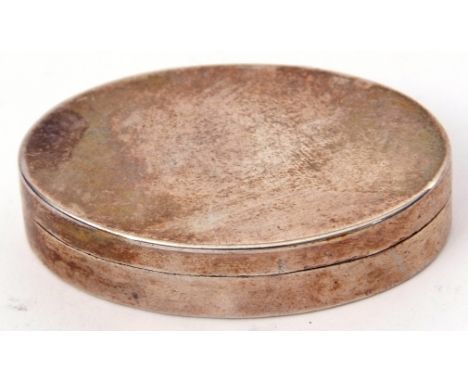 George III patch or pill box of plain polished oval form, the hinged lid opening to reveal a gilt interior, minor nicks, Lond