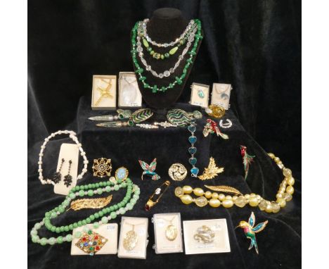 Modern paste set brooches, paua shell items, hematite jewellery, bold enamel brooches, a quantity of beaded necklaces and oth