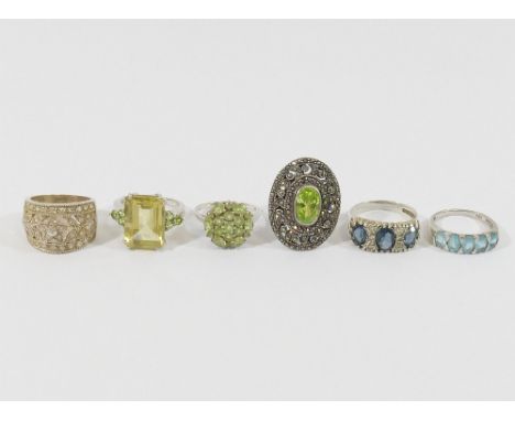An assortment of jewellery items stamped '925' and 'Silver', comprised of two brooches, six rings, a pendant and a bracelet, 
