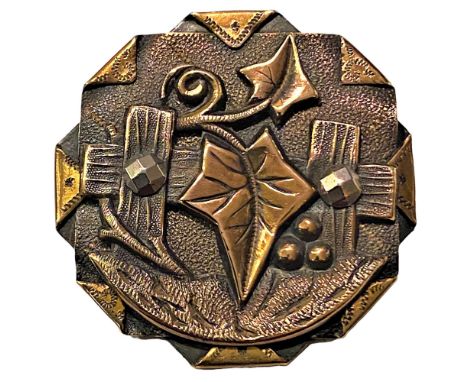 1 Extra Large size 19th century ivy and fence button.Issued: DIVISION 1=PRE 1918 AND DIVISION 3 IS AFTER 1918Dimensions: SM=L