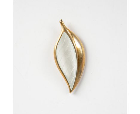 Beautiful Scandinavian gold tone sterling silver pin with white enamel. David Andersen Sterling Silver hallmark on the back n