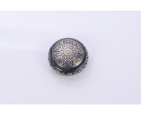 Eastern metal snuff / pill box of circular form, with inlaid gold and silver Damascene decoration and hinged cover, 4.5cm dia