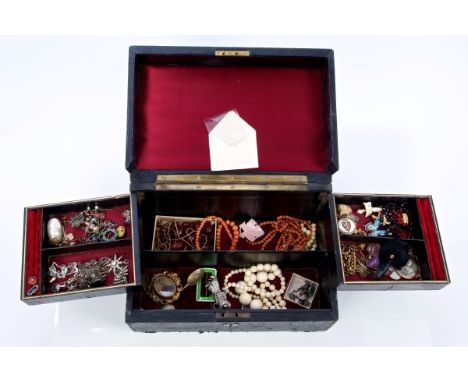 Victorian leather jewellery box containing a good collection of antique jewellery and bijouterie to include 19th century Diep