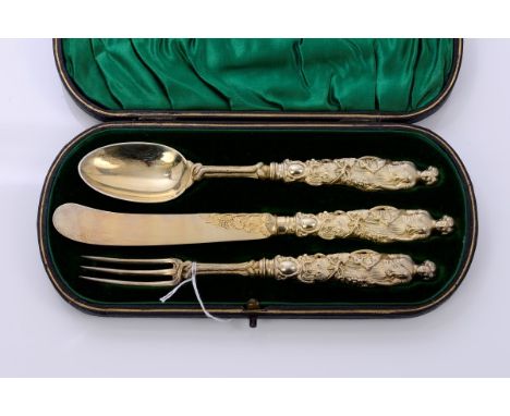 Fine quality Edwardian silver gilt presentation fruit set, comprising knife, fork and spoon with cast classical goddess grape