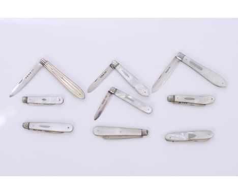 Collection of nine William IV / Victorian and Edwardian silver bladed folding fruit knives with mother of pearl scales, five 