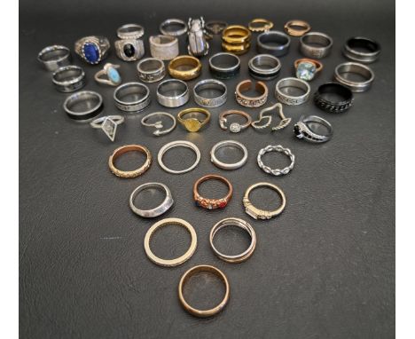 SELECTION OF SILVER AND OTHER RINGSincluding a pave set diamond example in silver, stone and crystal set examples, etc., 1 bo