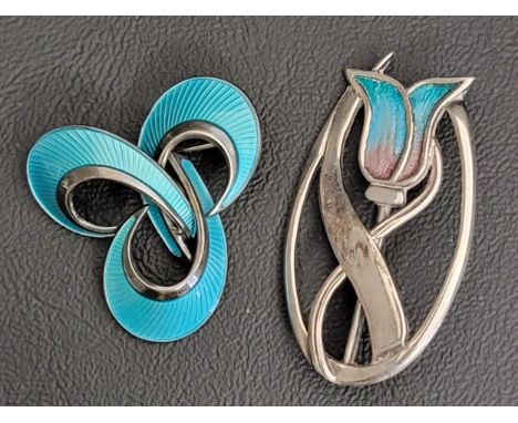 TWO ENAMEL DECORATED SILVER BROOCHESone a Norwegian example by Hroar Prydz of entwined form and decorated in turquoise enamel