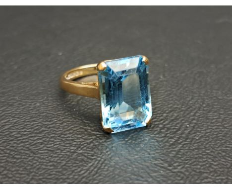 BLUE TOPAZ SINGLE STONE DRESS RINGthe emerald cut gemstone measuring approximately 13.6 x 9.6mm x 6.8mm, on nine carat gold s