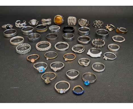 SELECTION OF SILVER AND OTHER RINGSincluding stone and crystal set examples, 1 box 