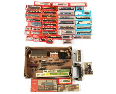 Property of a deceased estate - a quantity of Hornby, Lima and Airfix 'OO'-gauge model railway items including boxed locomoti
