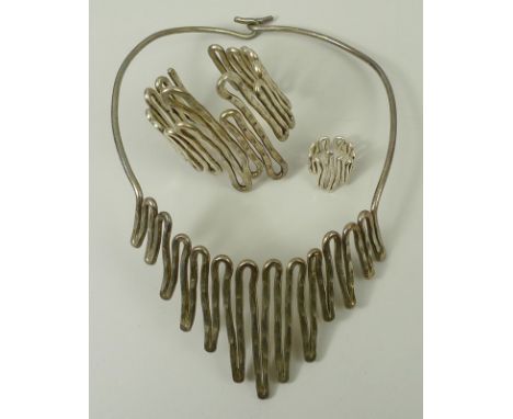 An Erik Dennung white metal abstract necklace, bracelet and ring, circa 1960s-70s, 5.57toz.