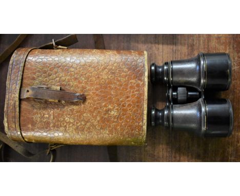 Field Binoculars-Vintage binoculars in case-in very good condition-leather case worn in places-strap no complete