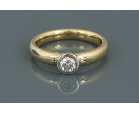 Solitär Ring 750er Gelbgold und Weißgold, 1 Diamant im Brillantschliff, ca. 0,40ct., vsi, W, schlichte, massive Schiene, Gewi