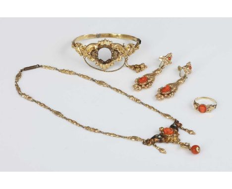 Konvolut Biedermeier Korallenschmuck, 19. Jhdt. Schaumgold und insgesamt 5 ovale Gemmen mit Damenportraits aus Koralle, Set b