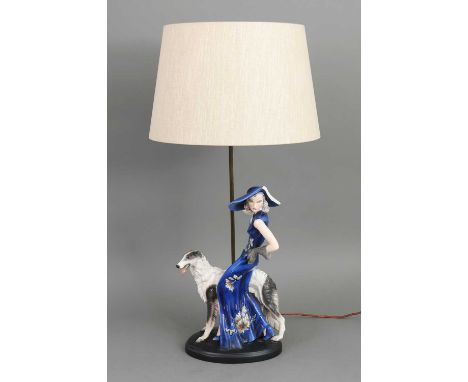 Figürliche GOLDSCHEIDER (Wien, Österreich) Tischlampe 1930er Jahre, Entwurf CLAIRE WEISS, Modellnummer 7367 469 2, auf ovalem