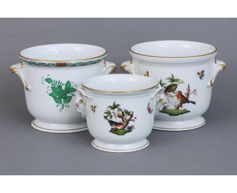 3 HEREND (Ungarn) Porzellan Cachepots 2. Hälfte 20. Jahrhunderts, 1x mit "Apponyi grün"-Dekor und 2x mit "Oiseaux Rothschild"