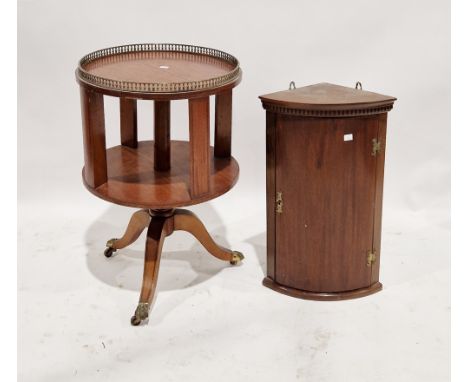 Late 19th century mahogany small corner cabinet, the single door opening to reveal a single fitted shelf, 59cm high x 29cm wi