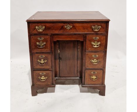 Georgian mahogany kneehole desk/dressing table&nbsp;with inlaid herringbone stringing decoration to the borders, having a sin