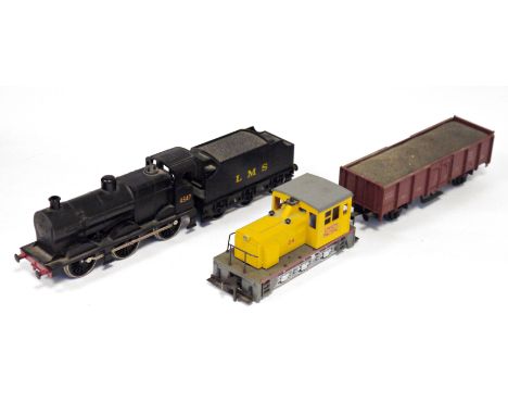 Atlas O gauge Union Pacific No.24 electric locomotive together with a LIMA 0-6-0 No.4547 electric locomotive and six wheel LM