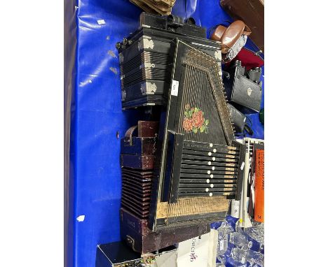 Two small accordions together with a tabletop Zither (3)