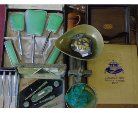 Edwardian crumb scoop, cased vanity set, brass scales, AA badge etc