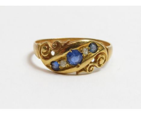 An Edwardian sapphire and diamond 18 carat gold ring, Birmingham 1907, the three graduated round cuts with rose cuts between,