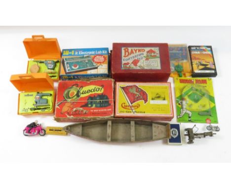 A collection of vintage toys including Bayko, Cunnard puzzles, Cluedo and various others 