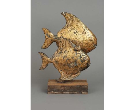 Dekorative Figur "2 Fische" im Mid-century Stil Metall (wohl Bronze), vergoldet, auf eckigem Holzsockel montiert, H ca. 35cm