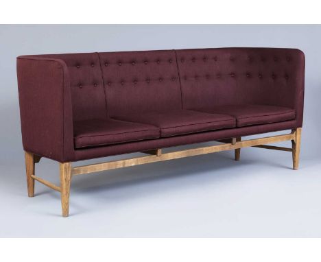 &TRADITION (Denmark) 3-Sitzer Sofa "Mayor AJ5" Entwurf ARNE JACOBSEN &amp; FLEMMING LASSEN, eckiger Rahmen mit hoher Rückenle