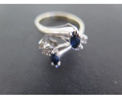 An 18ct white gold diamond and sapphire ring - size N - approx 6 grams - some usage marks but overall good clean condition - 