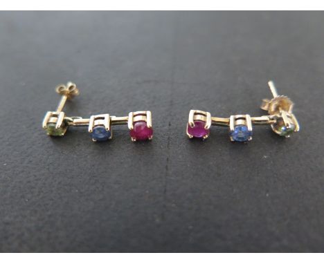 A pair of 9ct yellow gold multicoloured sapphire earrings - Length 2cm - approx weight 2 grams - in good condition