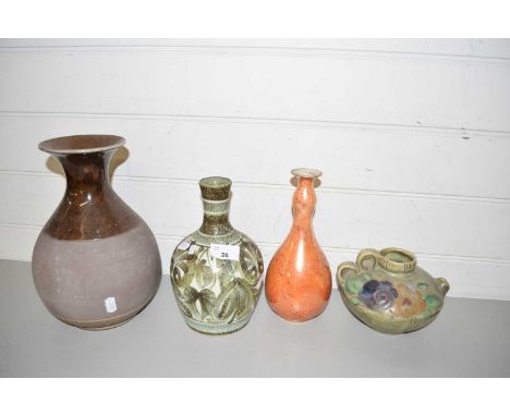 MIXED LOT: VARIOUS VASES TO INCLUDE DENBY AND CARLTON WARE