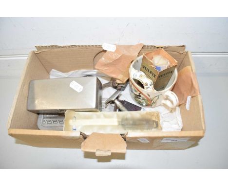 BOX OF MIXED ITEMS TO INCLUDE VINTAGE RAZORS AND HAIR CLIPPERS AND A MOUSTACHE CUP