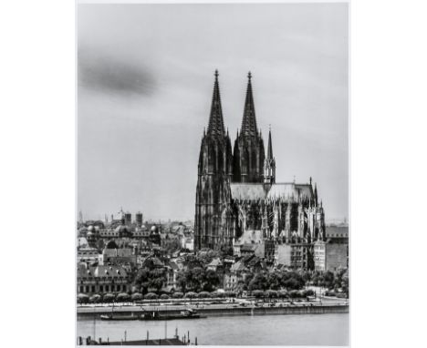 Sander, August. Der Dom, links St. Gereon (1930-1939). Original-Photographie. Silbergelatine. Späterer Abzug. 2009. Verso num