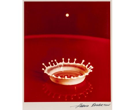 Edgerton, Harold E. Milk Drop Coronet (1957). Original-Photographie. C-Print auf Kodak. Rechts unten im weißen Rand signiert.