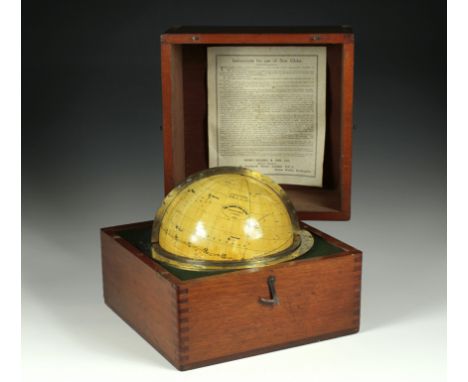 Seltener Marine Himmelsglobus aus Kapitänsnachlass. London, 1920, bezeichnet "The Husun Star Globe, H. Hughes &amp; Son LTD, 