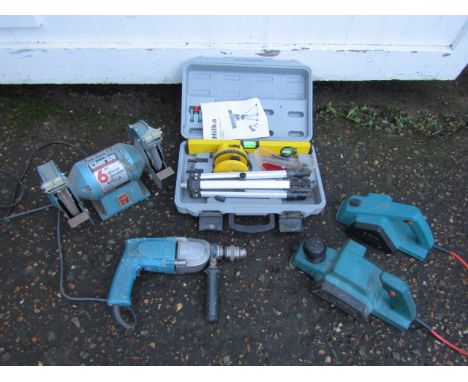 Hilka laser level and power tools to include Clarke bench grinder and 2 Black &amp; Decker planers (plugs removed from all po