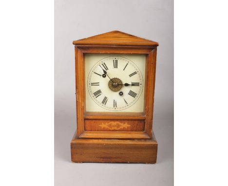 A oak cased striking mantel clock with pendulum. (has key) 27cm h 18cm w 12.5 cm d  