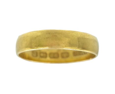 A 22ct band ring. Hallmarked Birmingham 1916, size P 1/2, 3.6g.