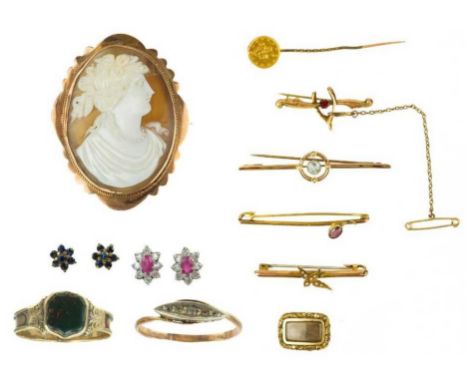 A selection of gold jewellery. To include four 9ct stone set bar brooches, one with base metal pin, a Victorian hair plait mo