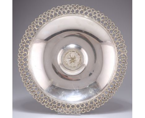 AN ELIZABETH II SILVER AND PARCEL-GILT ROSEWATER DISH,&nbsp;by Stuart Devlin, London 1977, commemorating the Royal Silver Jub