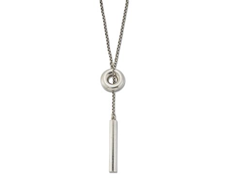 KIM BUCK FOR GEORG JENSEN - A DANISH SILVER NECKLACE, designed as a cylindrical pendulum threaded through a hoop, to a belche