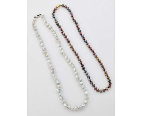 A BAROQUE PEARL NECKLACE, silver-grey baroque pearls knotted to an 18 carat white gold oval clasp, hallmarked London, length 