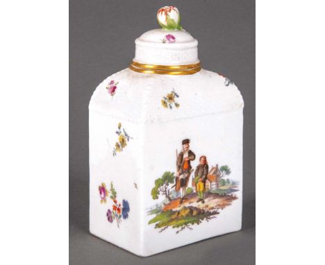 Teedose „Ozierrelief“ Meissen 1745 Rechteckig, mit Korbflechtrelief und abgerundeten Schultern. Übergestülpter Deckel mit Blü